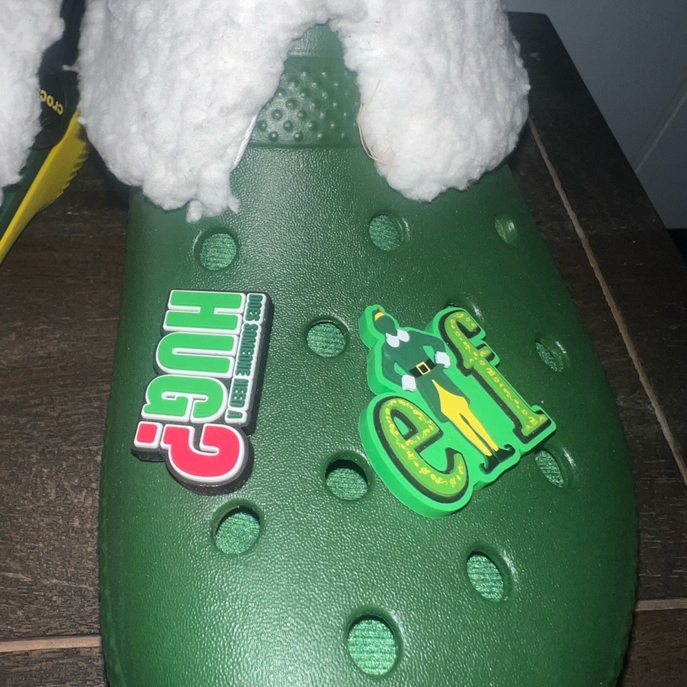 ELF Christmas Holiday Fleece Lining Classic Clog Crocs with Jibbitz M 10 W 12 - Picture 3 of 7